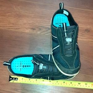 Lands End Womans Black Elastic Lace Sneakers size 6